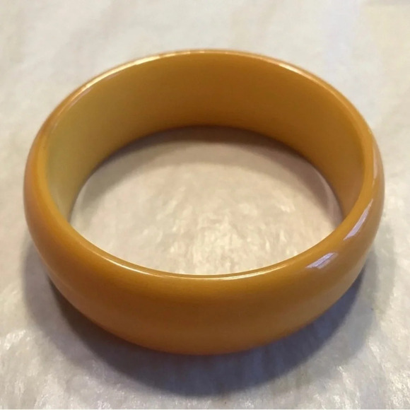 BAKELITE Vintage 1940s Two-Tone Butterscotch Dome-Shaped Bangle Bracelet - Picture 1 of 4